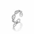 Bague chaîne argentée fond blanc