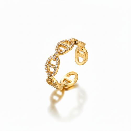 Bague chaîne dorée fond blanc